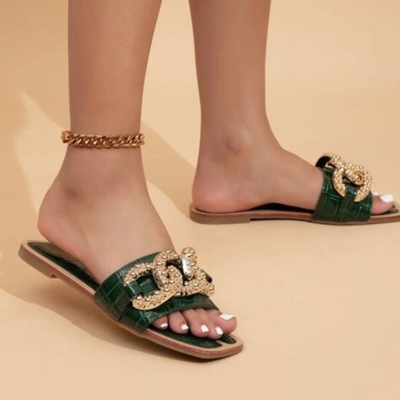 Crocodile Embossed Chain Decor Slide Sandals - Picture 4 of 6